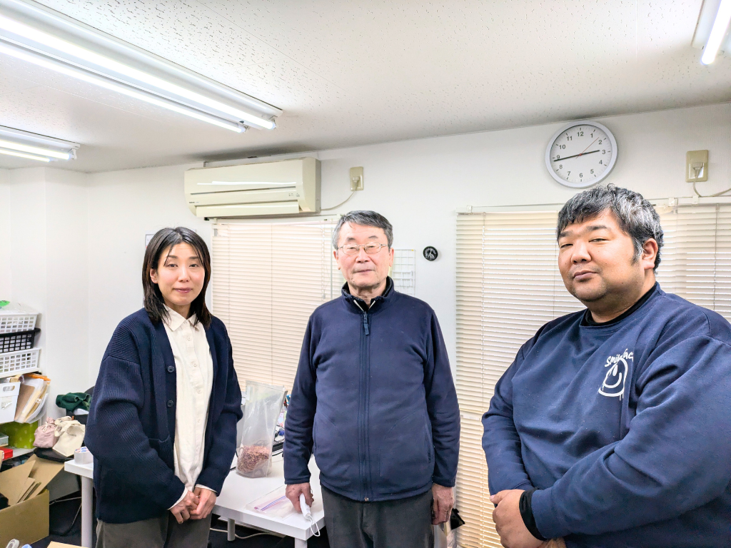 写真、経験豊富な支援スタッフ3人